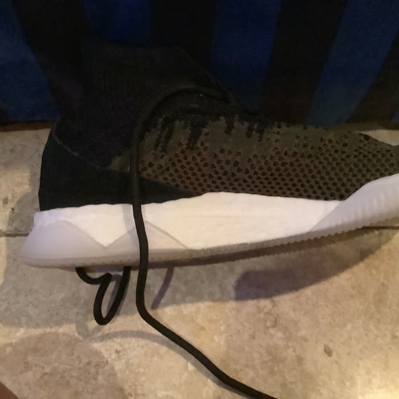 Sneakers - Picture 2 of 8